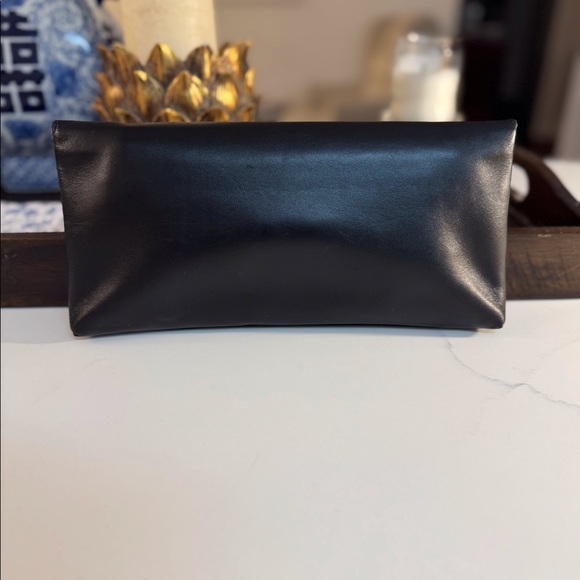 π€ BLACK LEATHER TORY BURCH MILLER CLUTCH! - Picture 6 of 15